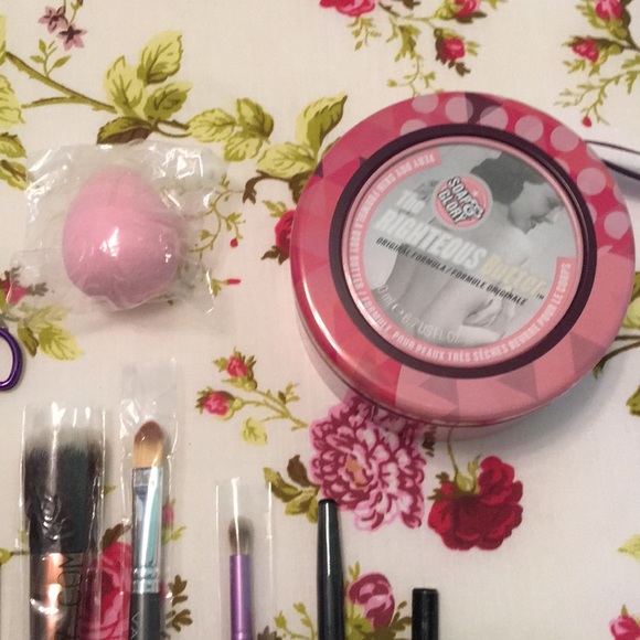 New makeup lot! - Picture 4 of 5